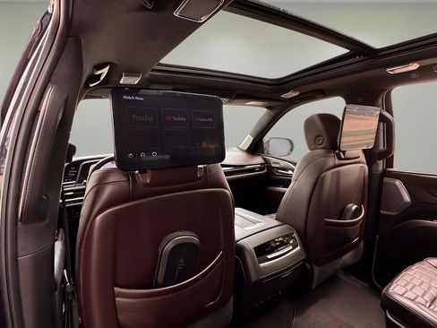 Used 2022 Cadillac Escalade Sport Platinum RWD image 21