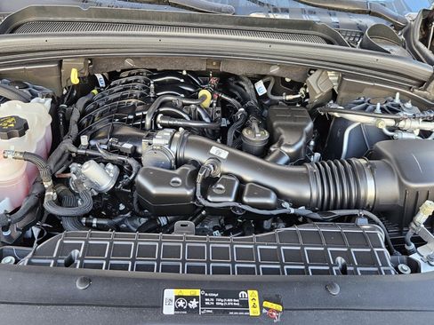 Used 2024 Jeep Grand Cherokee Laredo X image 24