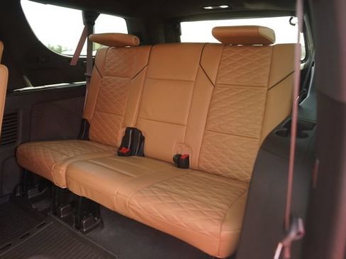 Used 2024 Cadillac Escalade ESV Premium Luxury w/ Performance Package AWD/4WD image 15