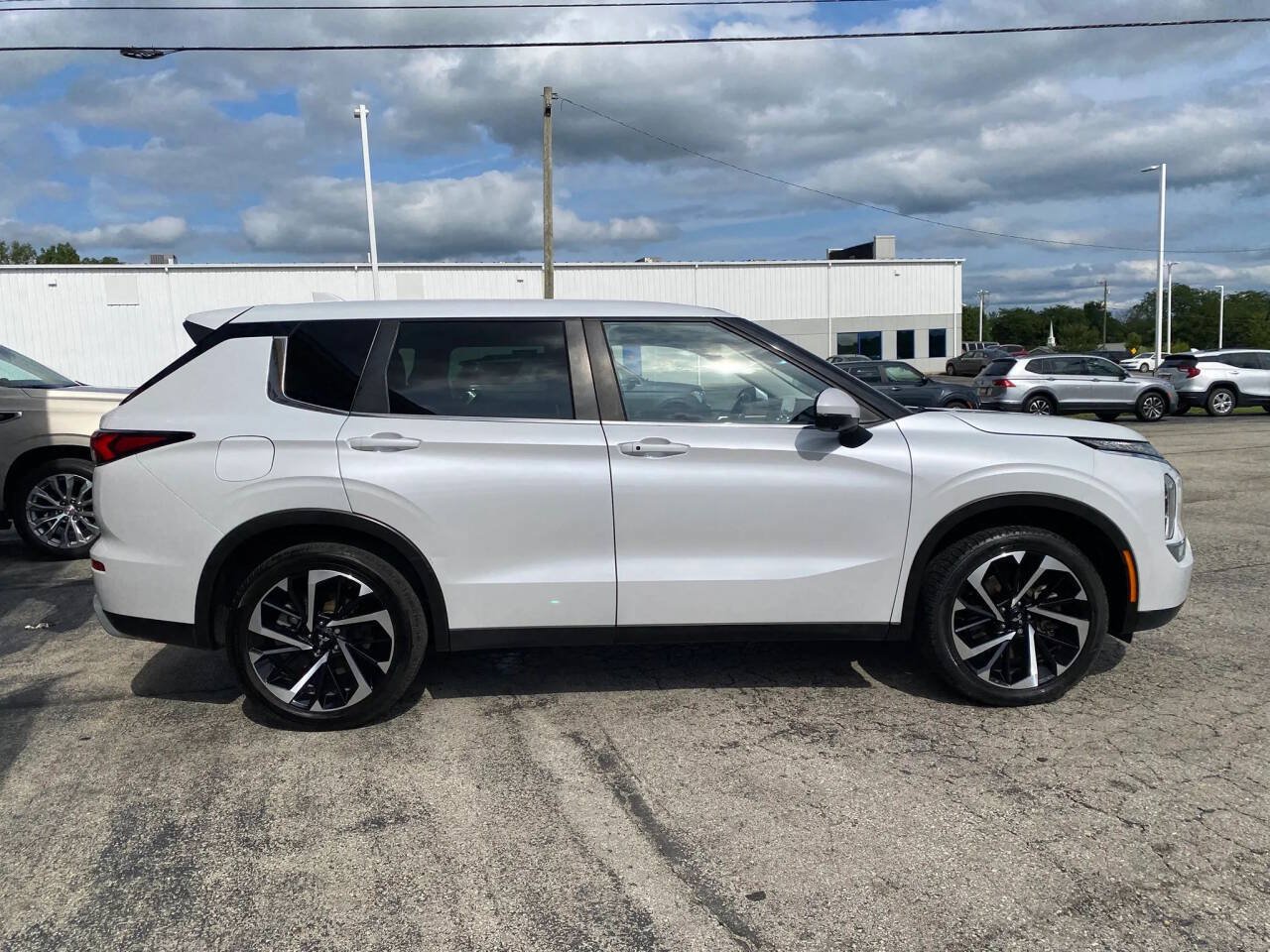 Used 2022 Mitsubishi Outlander SE AWD/4WD image 6
