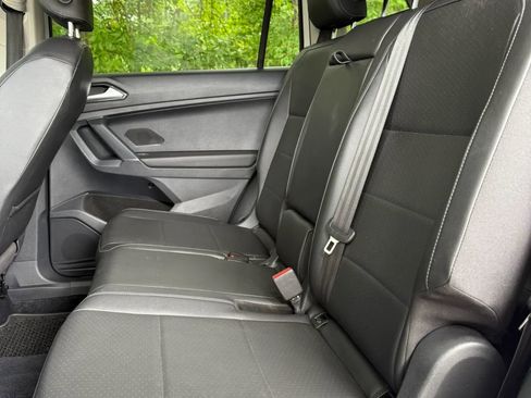 Used 2018 Volkswagen Tiguan SEL FWD image 6