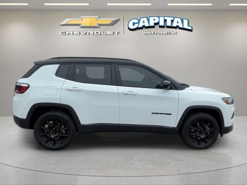 Used 2023 Jeep Compass Latitude w/ Convenience Group AWD/4WD image 7