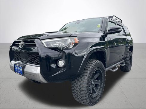 Used 2020 Toyota 4Runner TRD Off-Road Premium AWD/4WD image 2