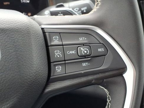 New 2026 Jeep Grand Cherokee Laredo AWD/4WD image 19