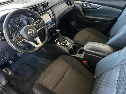 Used 2018 Nissan Rogue SV w/ Premium Package FWD image 9