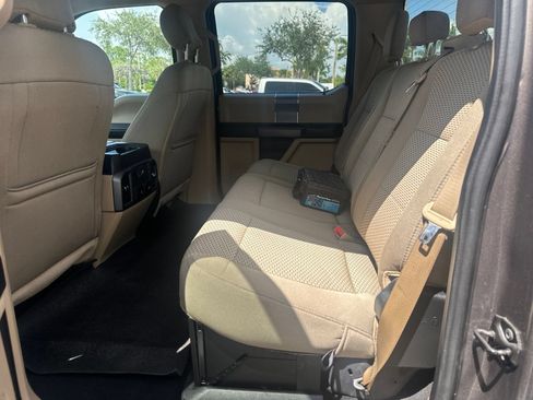 Used 2019 Ford F250 XLT w/ XLT Premium Package AWD/4WD image 5