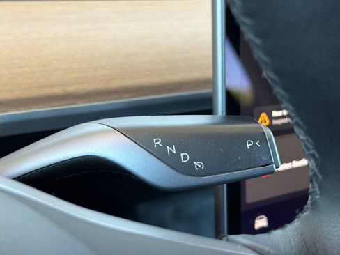 Used 2021 Tesla Model Y Long Range AWD/4WD image 25