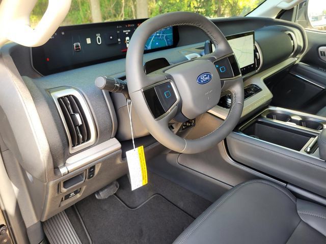Used 2026 Ford Expedition Active RWD image 16