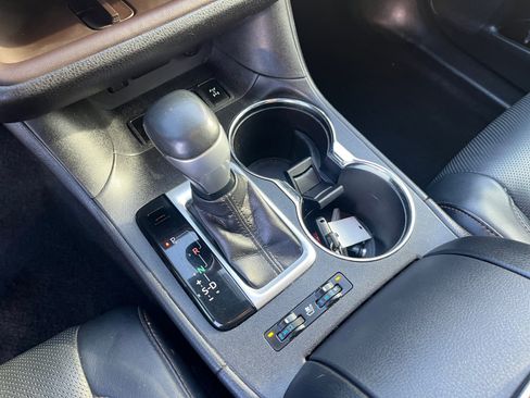 Used 2017 Toyota Highlander Limited w/ Carpet Mat Package image 32