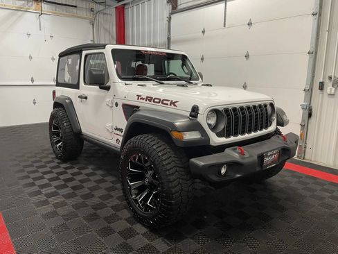 Used 2024 Jeep Wrangler Sport AWD/4WD image 9