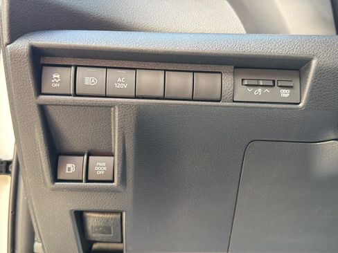 Used 2022 Toyota Sienna XSE w/ XSE Plus Package AWD/4WD image 14