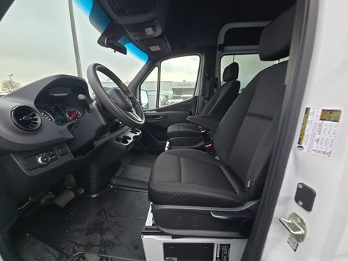 Used 2024 Mercedes-Benz Sprinter 2500 image 17