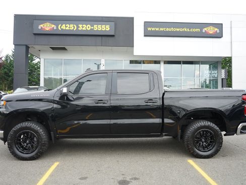 Used 2020 Chevrolet Silverado 1500 LT AWD/4WD image 2