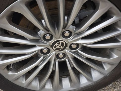 Used 2022 Toyota Avalon Limited w/ Advanced Safety Package FWD image 14