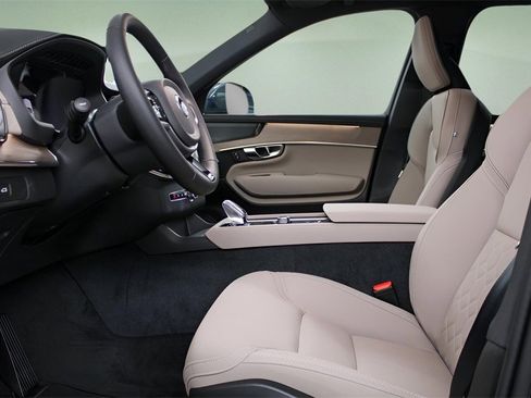 New 2026 Volvo XC90 B6 Plus w/ Protection Package Premier image 18