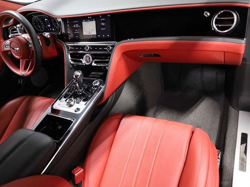 Used 2021 Bentley Flying Spur V8 image 3