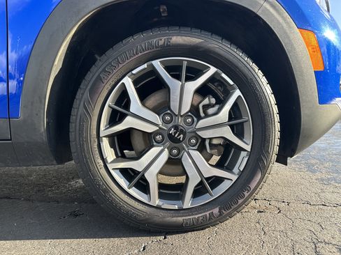 Used 2021 Kia Seltos EX image 13