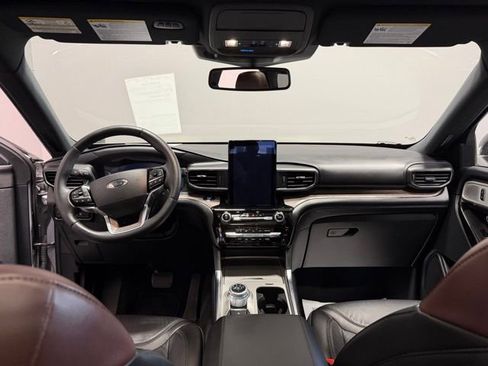 Used 2023 Ford Explorer Platinum w/ Technology Package AWD/4WD image 46