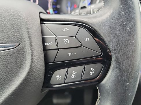 Used 2020 Chrysler Pacifica Touring w/ Advanced Safetytec Group FWD image 30