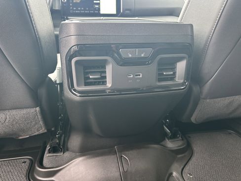 Used 2025 GMC Sierra 2500 AT4 w/ AT4 Premium Plus Package image 23