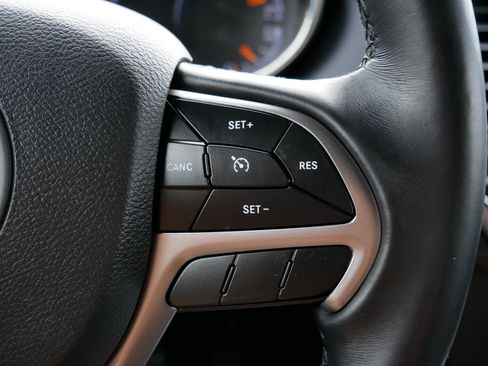 Used 2021 Jeep Grand Cherokee Laredo AWD/4WD image 29
