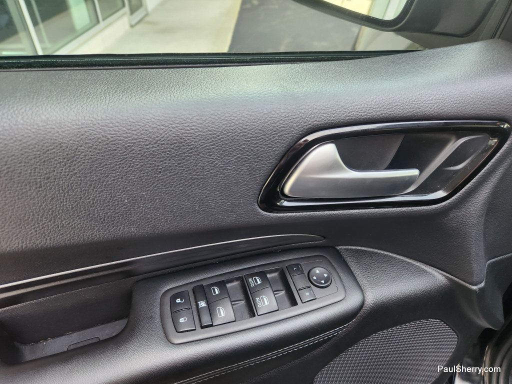 Used 2023 Dodge Durango SXT w/ SXT Blacktop Group AWD/4WD image 23