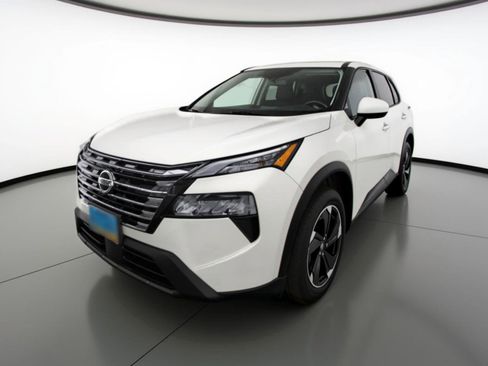 Used 2025 Nissan Rogue SV image 3
