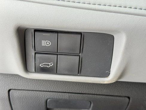 Used 2021 Toyota Highlander LE image 12