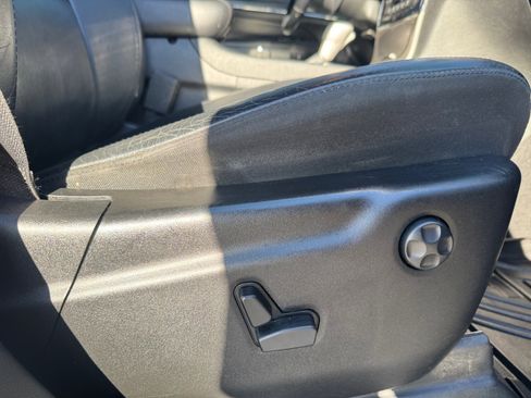 Used 2019 Jeep Grand Cherokee Limited image 31