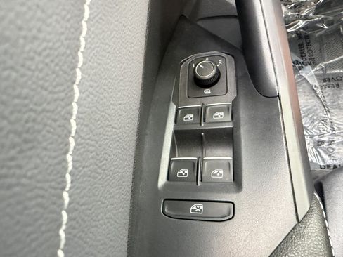 Used 2025 Volkswagen Jetta SEL FWD image 25