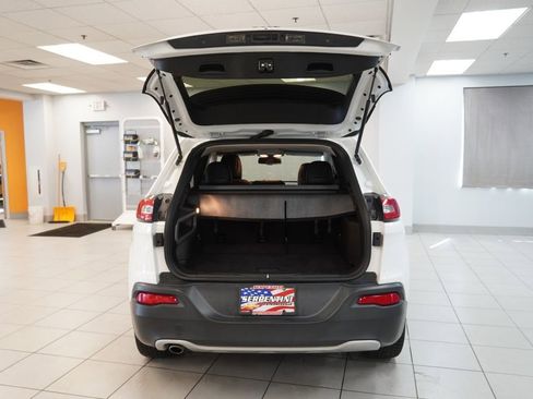 Used 2017 Jeep Cherokee Limited FWD image 9