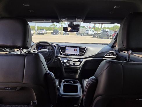 New 2026 Chrysler Pacifica Select FWD image 21