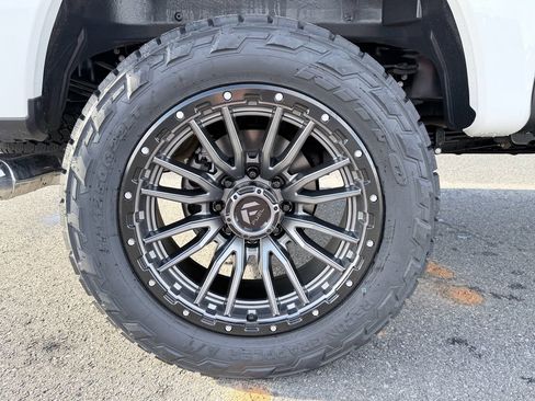 Used 2025 Ford F250 Platinum image 37