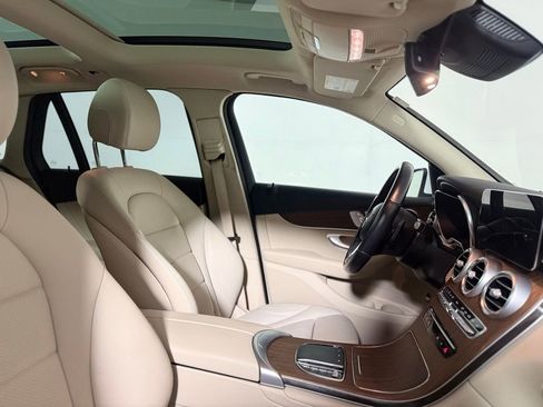 Used 2022 Mercedes-Benz GLC 300 4MATIC w/ Premium Package Lite image 25