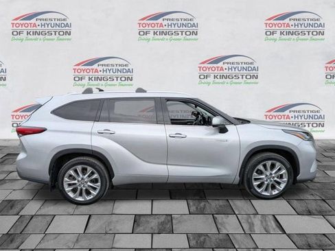 Used 2021 Toyota Highlander Limited AWD/4WD image 2