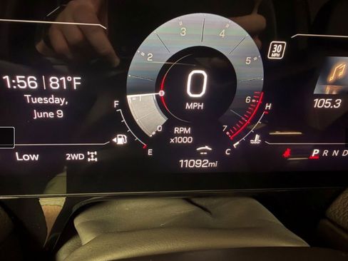 Used 2025 GMC Yukon XL Denali AWD/4WD image 6