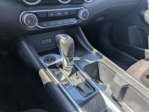 Used 2022 Nissan Sentra SV FWD image 11