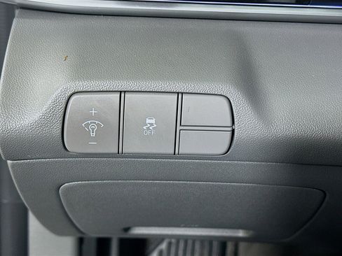 Used 2025 Hyundai Elantra SEL image 17