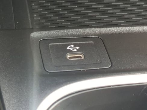 Used 2025 Mercedes-Benz CLA 250 image 9