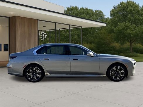 Used 2025 BMW i7 eDrive50 image 6