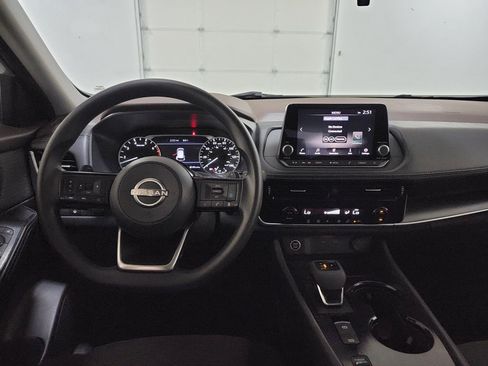 Used 2022 Nissan Rogue SV FWD image 12