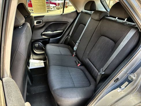 Used 2022 Hyundai Venue SE FWD image 21