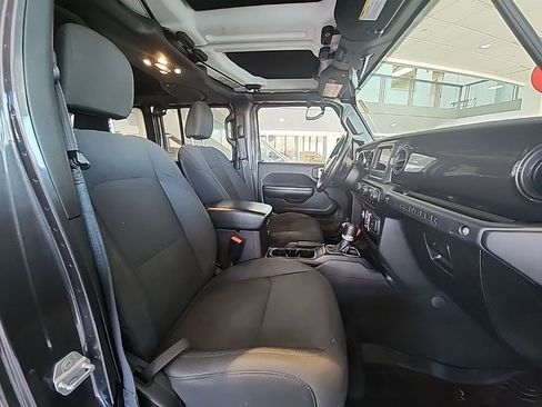 Used 2021 Jeep Wrangler Unlimited Sport image 24