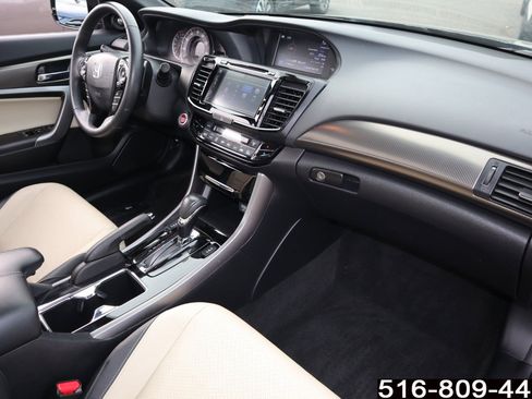 Used 2017 Honda Accord Touring image 24