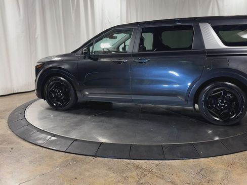 Used 2025 Kia Carnival image 6