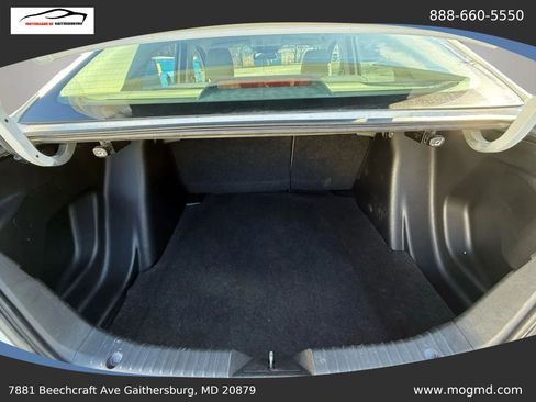 Used 2019 Toyota Yaris L image 11