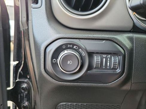 Certified 2022 Jeep Wrangler Sport AWD/4WD image 12
