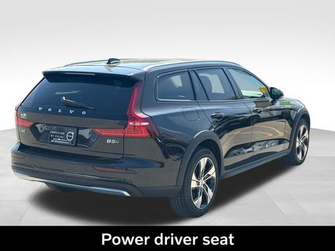 Used 2025 Volvo V60 B5 Cross Country Plus AWD/4WD image 9