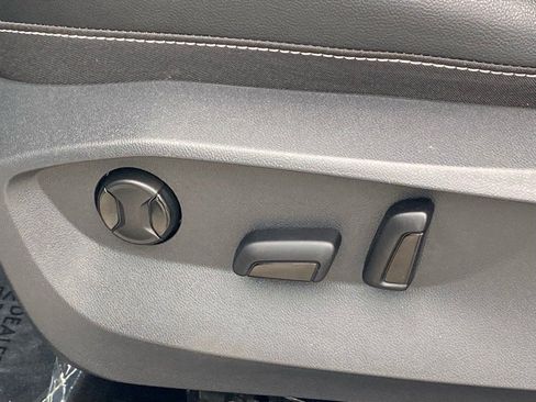 Certified 2022 Volkswagen Taos SEL w/ Panoramic Sunroof Package image 14