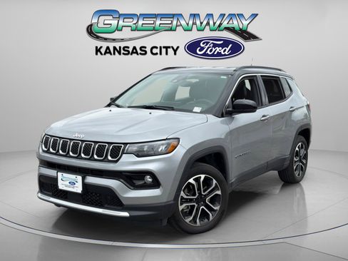 Used 2024 Jeep Compass Limited AWD/4WD image 3